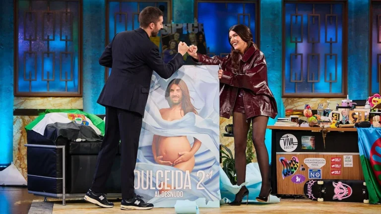 La pregunta subida de todo de Broncano que Dulceida agradece en 'La Revuelta'