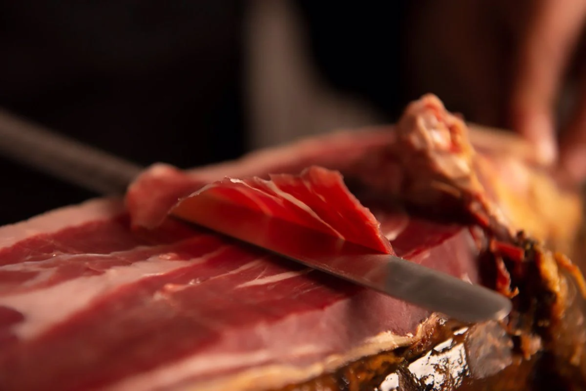 El jamón ibérico, el nuevo lujo en la mesa: la subida histórica empuja a una única solución Fuente: Europa Press El jamón ibérico, el nuevo lujo en la mesa: la subida histórica empuja a una única solución Fuente: Agencias