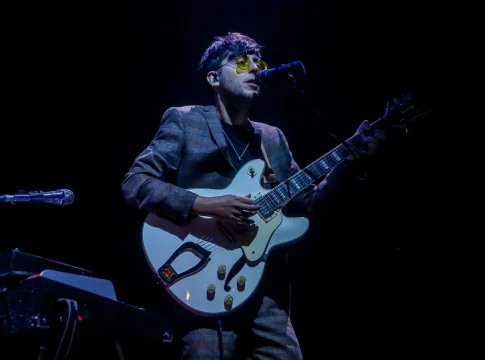 Víctor de Rufus T. Firefly en vivo. Fuente: Agencias