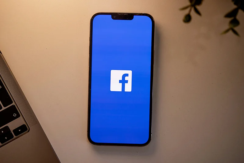 FACEBOOK QUIERE RECUPERAR SU ESENCIA