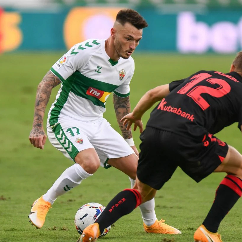 El RCD Espanyol ficha a José Salina, lateral del Elche CF. Fuente: X (@elchecf)