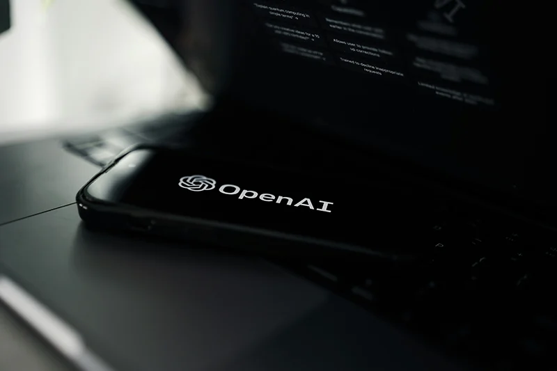 Lo que dice OpenAI y lo que la OCU prefiere que sepas