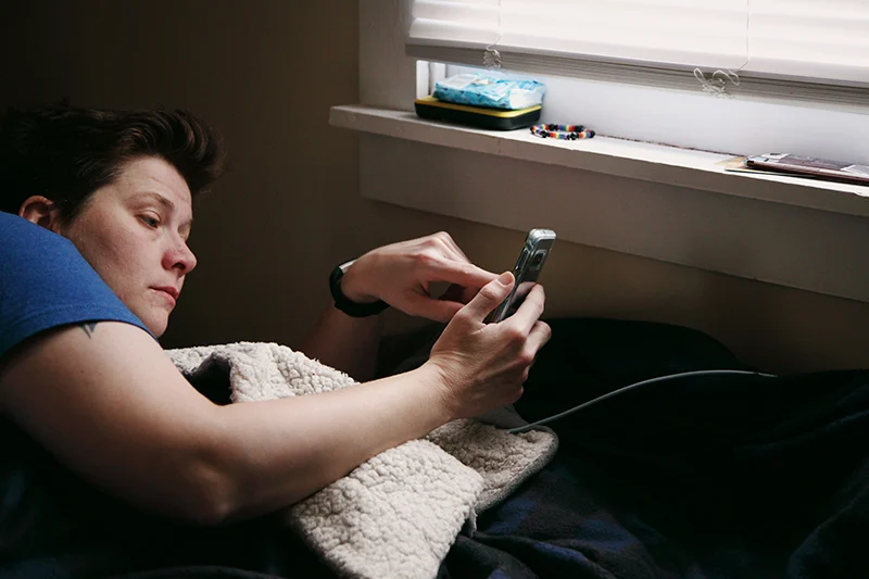 LOS EXPERTOS RESPONDEN SOBRE EL PELIGRO DE DORMIR JUNTO AL SMARTPHONE