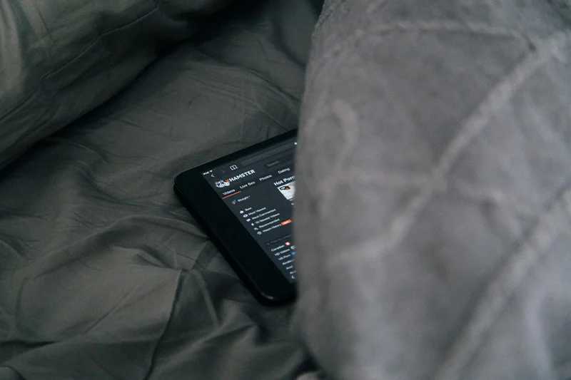 LOS PELIGROS DE USAR EN EXCESO EL SMARTPHONE_