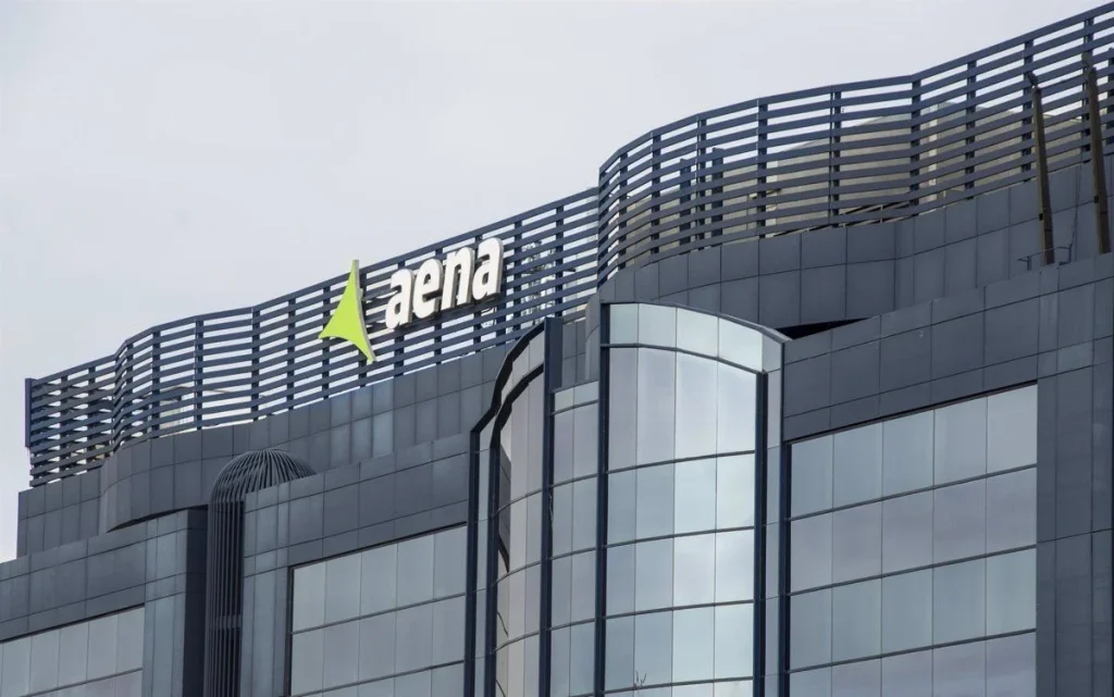 Ryanair se enfrenta a Óscar Puente, Aena y su sistema de red aeroportuaria 3 La defensa de Aena: El modelo de red como clave para la sostenibilidad del sistema aeroportuario