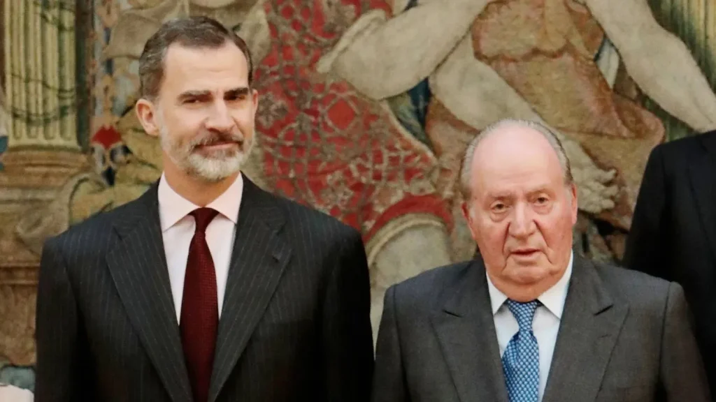 Juan Carlos I molesto con Felipe VI en una llamada de 20 minutos que agravó el conflicto con Revilla 59 La demanda de Juan Carlos I a Revilla es por honor o venganza