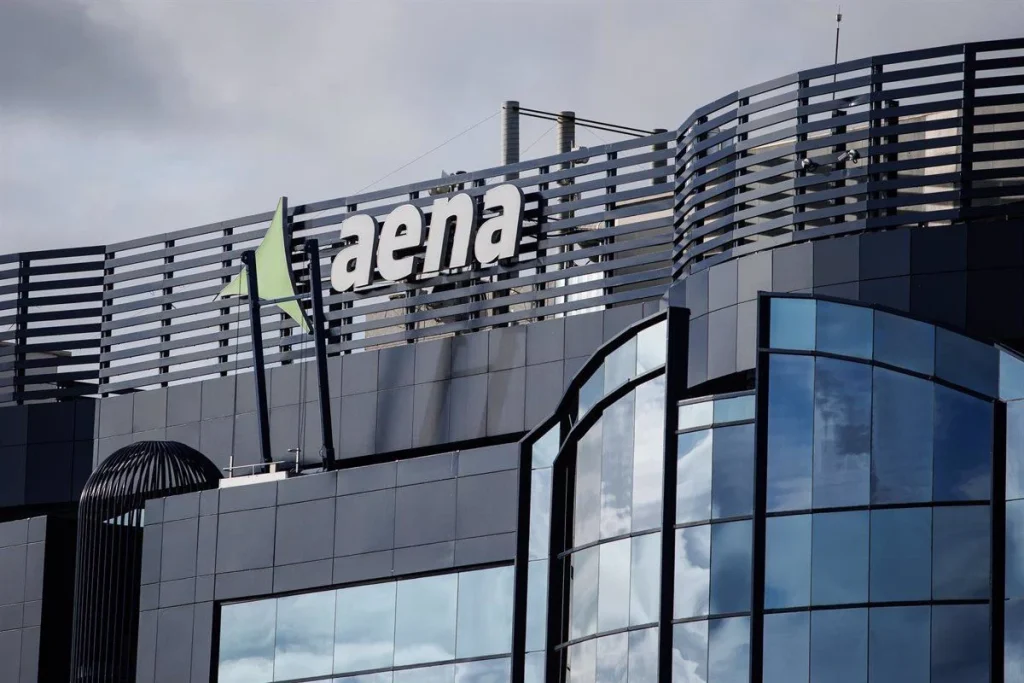 Ryanair se enfrenta a Óscar Puente, Aena y su sistema de red aeroportuaria 1 La disputa por las tarifas aeroportuarias: ¿Son justas las tasas que impone Aena?