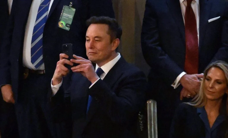 La última pelea de Elon Musk es con Netflix por la serie 'Adolescencia'