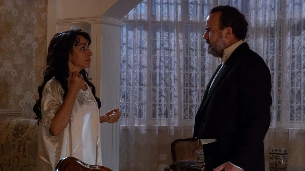 Leocadia se instala en la habitación de Cruz