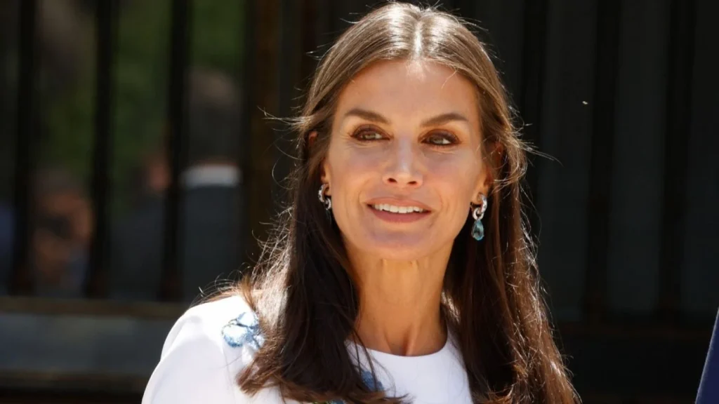 Letizia y su rinoplastia, su anorexia y su pasado como militante de izquierdas: bulos sobre el pasado de la reina que se han publicado 23 Letizia y su círculo íntimo que la relaciona con alguien más