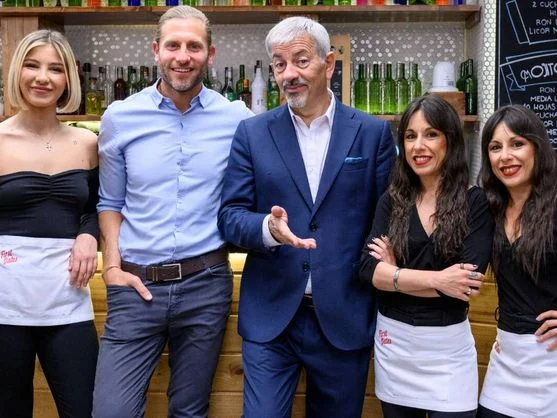 Los comensales de la noche se involucraron en el tema