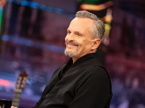 Miguel Bosé advierte contra el «wokismo» en El Hormiguero | Fuente: Antena 3 Miguel Bosé advierte contra el «wokismo» en El Hormiguero