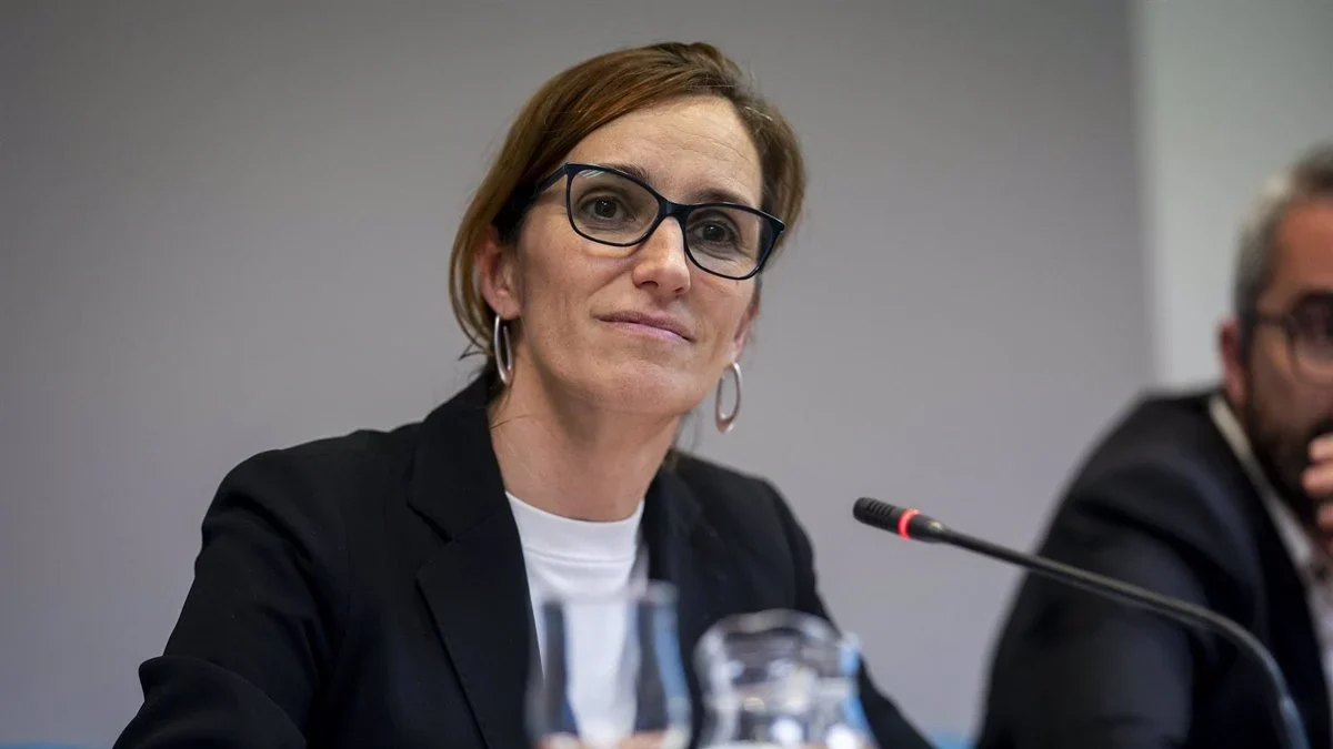Gafas y lentillas gratis: El Gobierno tramitará una nueva ley para reducir «la pobreza visual» 3 Monica Garcia edited