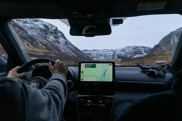 No quites las manos del volante: Así puedes controlar tu música con Google Maps mientras conduces