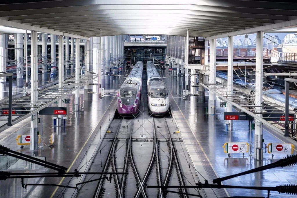 Nuevos abonos para jóvenes y menores: quiénes pueden beneficiarse y cómo solicitarlos