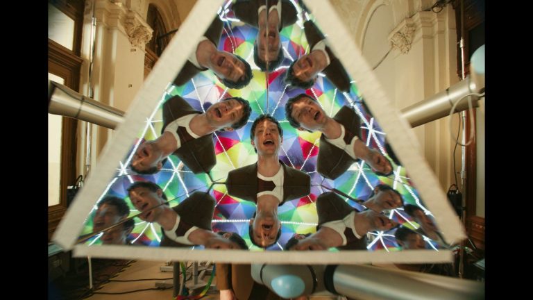 SpecialGuestX impulsa la magia tecnológica detrás de "Love", el nuevo videoclip de OK Go