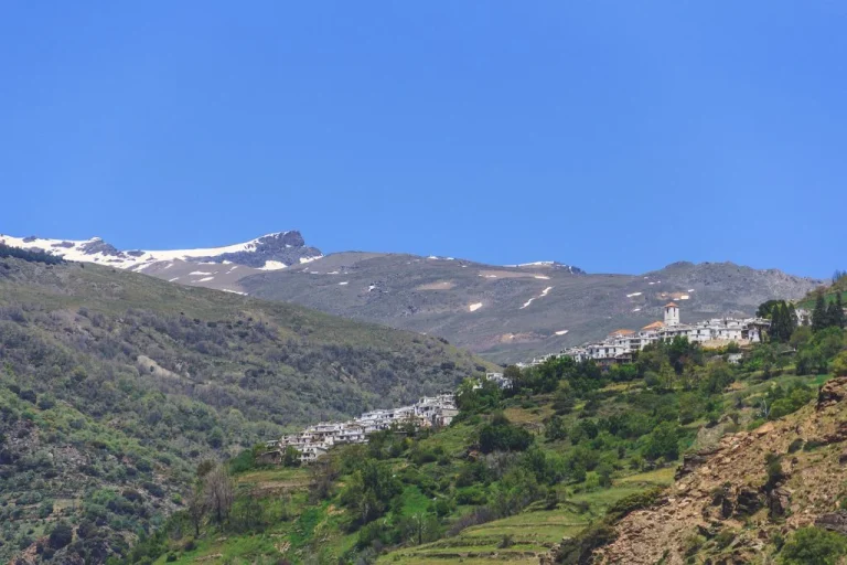 Pampaneira, el pueblo que enamoró a National Geographic, es ideal para tu Semana Santa