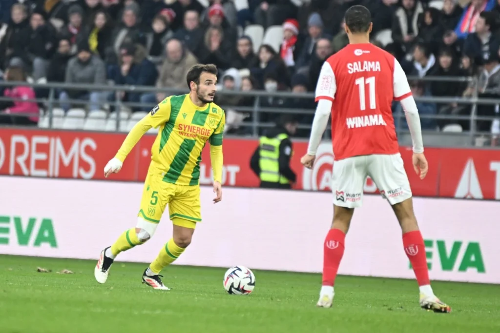 Corberán quiere de vuelta a un ex jugador del Valencia CF 1 Pedro Chirivella podría volver al Valencia de la mano de Corberán. Fuente: X (@pedrochb97)