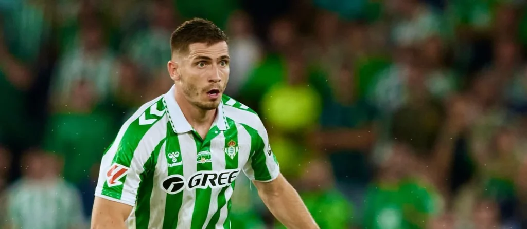 El Betis busca nuevo destino a Perraud para traer a un viejo conocido. Fuente: Agencias