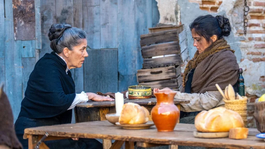 Petra y la misteriosa amiga a la que pretende dar trabajo 