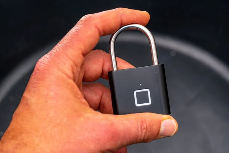 Protege al máximo tus maletas al viajar en Semana Santa: Los candados inteligentes son la solución