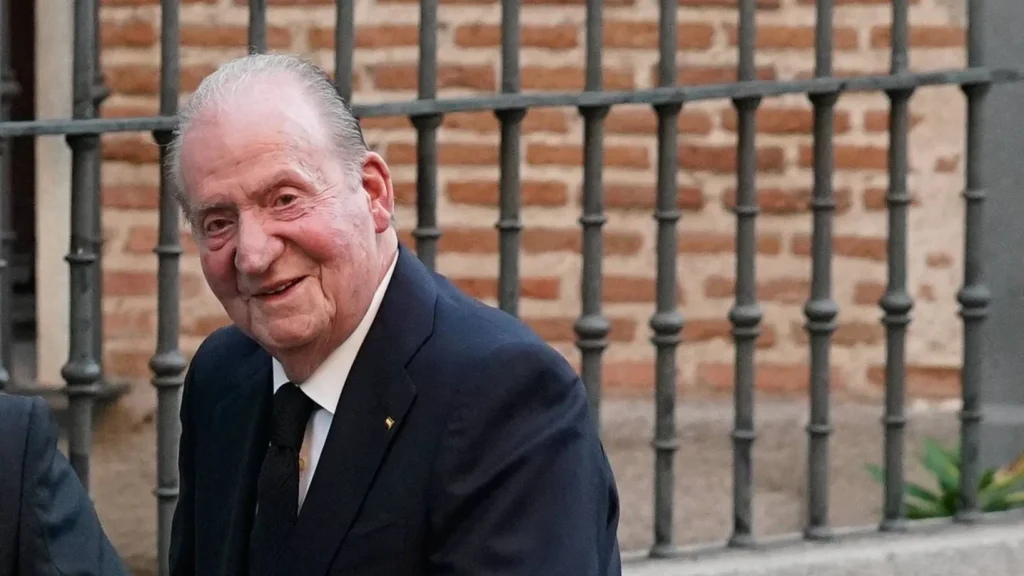 Juan Carlos I molesto con Felipe VI en una llamada de 20 minutos que agravó el conflicto con Revilla 63 Qué consecuencias podría traer la demanda de Juan Carlos I a Revilla