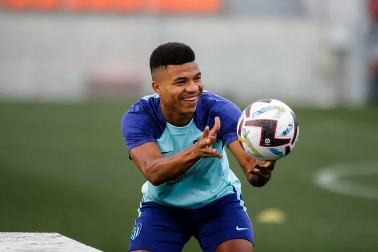 Urge relevar a Reinildo en el Atlético: Simeone tiene un favorito