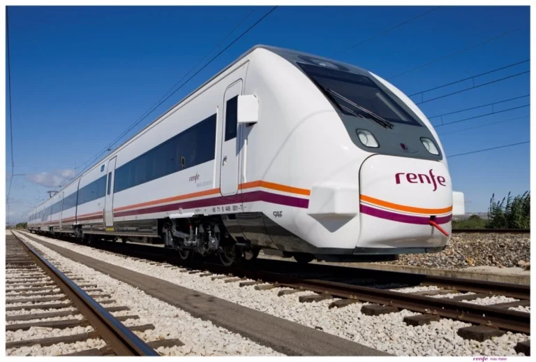 Renfe devuelve fianzas y lanza nuevos abonos con descuentos para jóvenes y menores