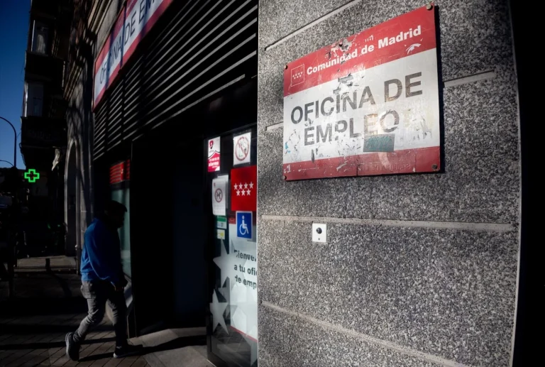 Dentro del colapso del SEPE: «Juegan con la salud de los trabajadores»