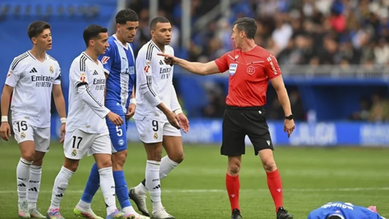 Soto Grado indulta a Mbappé y sigue en el tren de la final de Copa