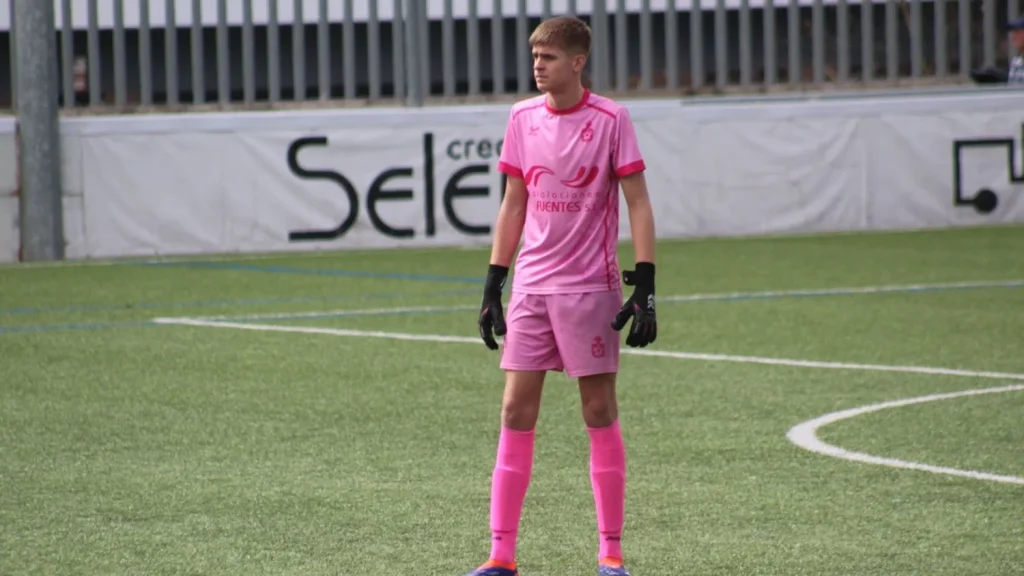 Unai Simón contra las cuerdas con fichaje de futuro en el Athletic 1 Tasio Juanena Athletic Unai Simón Fuente: CD Burdalés