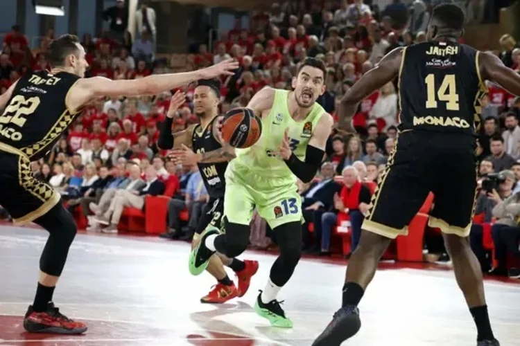 Satoransky pierde los nervios y una leyenda del Real Madrid le castiga en X 1 Tomas Satoransky fc barcelona Fuente: Euroliga