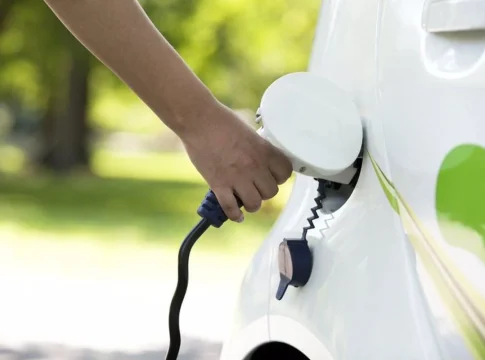 Vuelven las ayudas a los coches eléctricos e híbridos Vuelven las ayudas a los coches eléctricos e híbridos