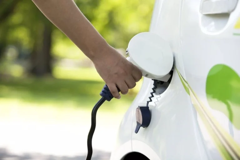 Vuelven las ayudas a los coches eléctricos e híbridos