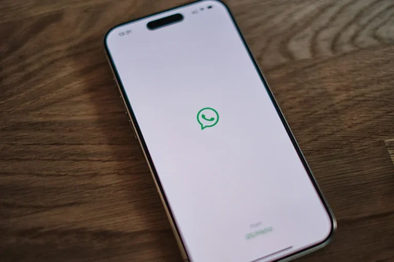 WhatsApp cambia en iPhone y ya permite seleccionarla como predeterminada para llamadas y mensajes