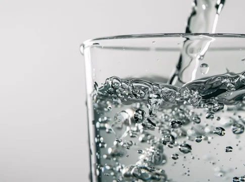 La hidratación: mucho más que beber agua La hidratación: mucho más que beber agua
