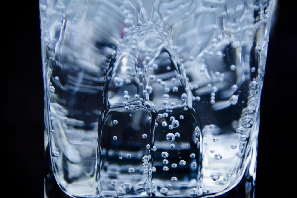 BENEFICIOS OCULTOS TRAS CADA SORBO EFERVESCENTE