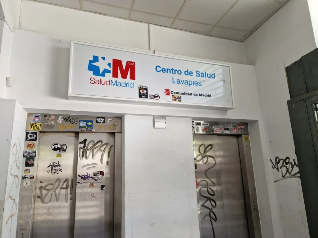 «Estamos como hace 40 años»: El apagón eléctrico sacude a los centros de salud y a la Atención Primaria 2 centro de salud de Lavapies durante el apagon