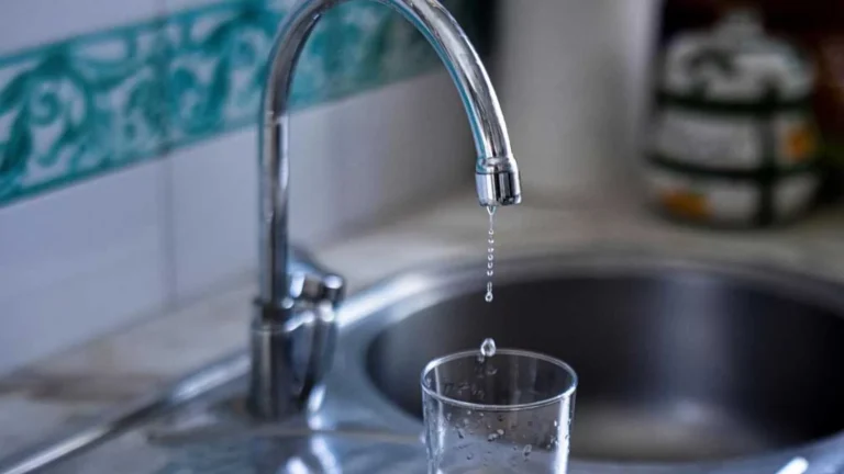 Incidencias extrañas y cortes de agua sin explicación más de 24 horas después del apagón en España