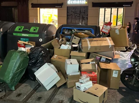 cubos basura papel y carton sin huelga madrid Basura en contenedores cuya recogida sí está cubierta pese a la huelga