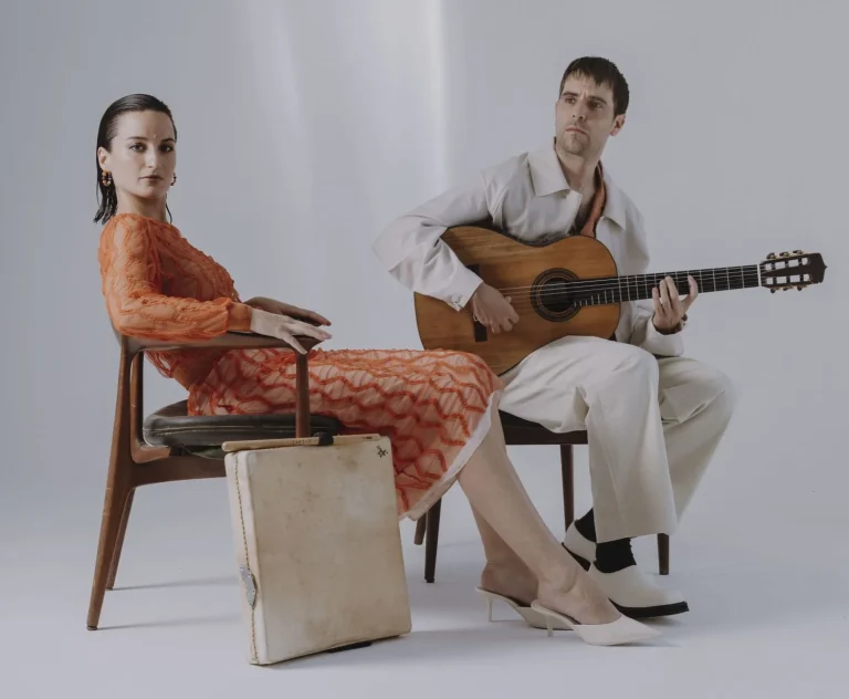 Judit Neddermann: «Escuchar una de mis canciones en la voz de Serrat es una sensación difícil de explicar» Judit Neddermann: «Escuchar una de mis canciones en la voz de Serrat es una sensación difícil de explicar»