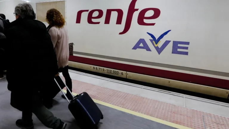 Los descuentos exclusivos para mayores de 60 años con la Tarjeta Dorada de Renfe