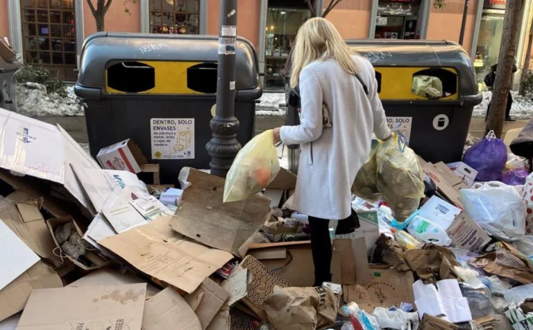 «Cuando no hay huelga de basuras está igual de sucia»: Los madrileños denuncian la suciedad de Madrid
