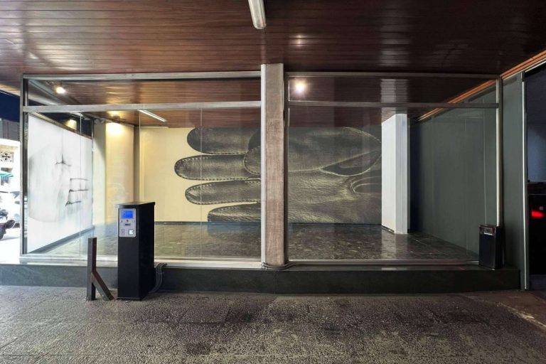 Jonathan Monk en Parking