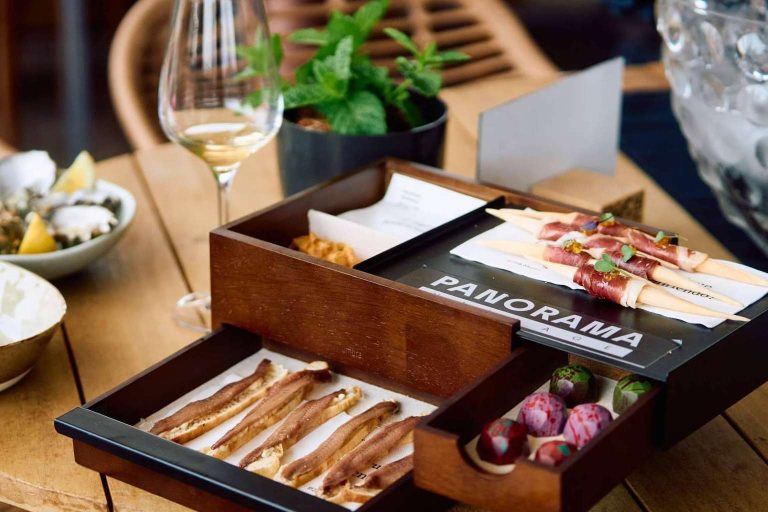 CaixaBank y Panorama Village se unen para ofrecer experiencias exclusivas en el mundo del motor