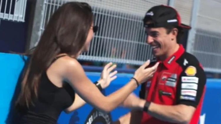 Marc Márquez y Gemma Pinto Fuente: MotoGP