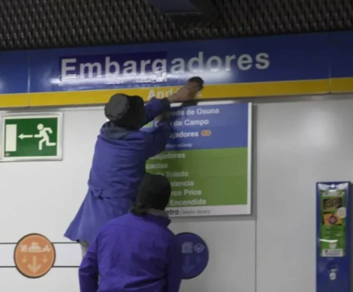 La manifestación por la vivienda paraliza España, subvierte el Metro y vandaliza inmobiliarias 2 Modificación del nombre de una parada del Metro de Madrid por la manifestación por la vivienda
