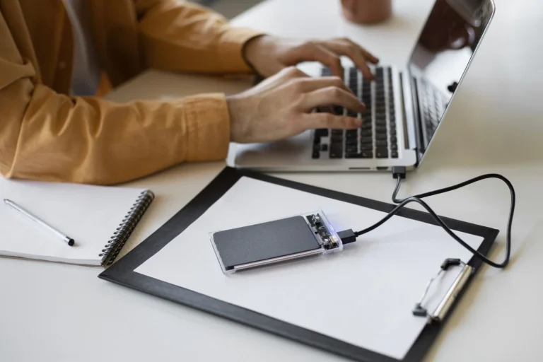 Este error común al cargar tu móvil daña la batería y acorta su vida drásticamente