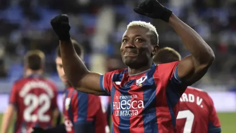 Patrick Soko planta al Huesca por un rival directo