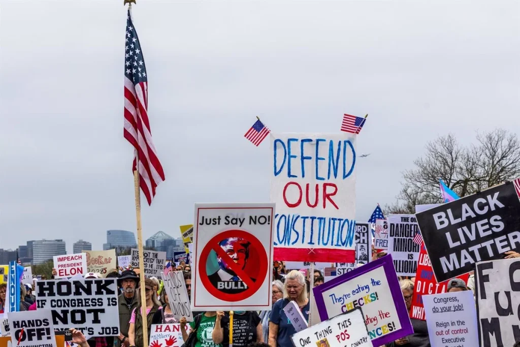 Los turistas españoles rechazan la Estados Unidos de Trump y abrazan Madrid 2 protestas contra trump en estados unidos